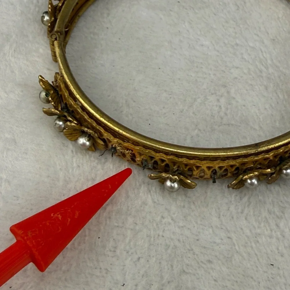 Miriam Haskell read bracelet